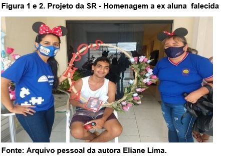 A imagem evidencia duas professoras do AEE, ambas estão usando blusas e calça azuis, máscaras de proteção e tiara da Minnie, segurando um bambolê com umas rosas do lado o nome SOPHIA uma foto da menina que não dá para fazer a descrição por estar muito pequena, e um aluno do AEE sentado em uma cadeira branca ele está usando blusa branca e bermuda cinza, momento realizado na efetivação de um projeto da Sala de Recursos em Homenagem a uma ex aluna que faleceu.
